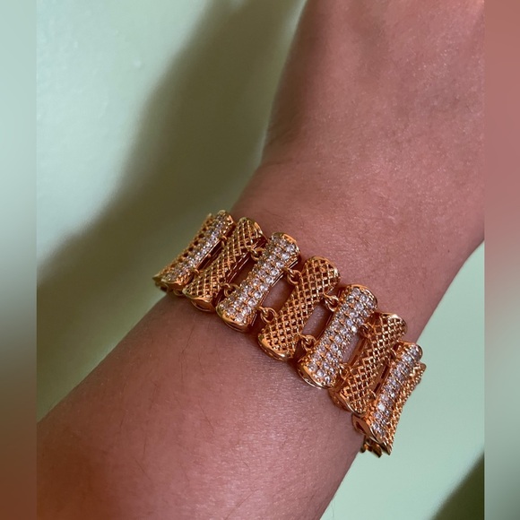 Elegant Gold Bracelet for Women - Picture 10 of 12